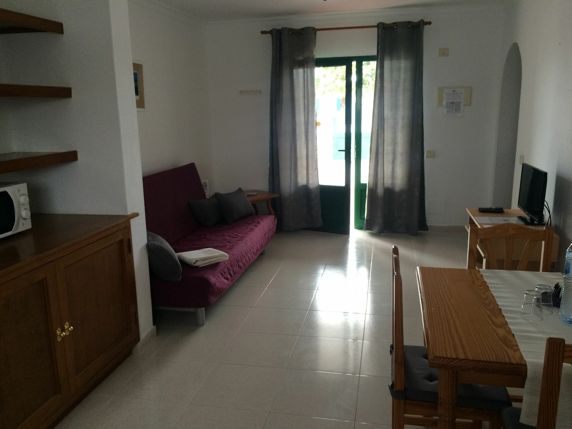 Alhambra Apartamentos 티아즈 외부 사진